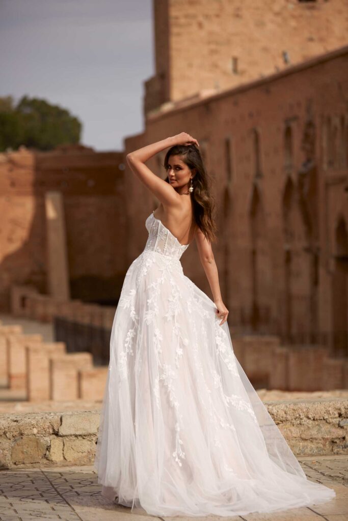Hochzeitskleid Adalyn von hinten